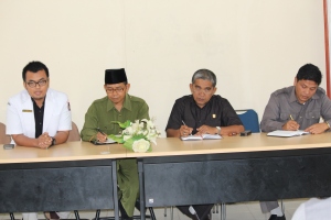 Komisi C DPRD Payakumbuh melaksanakan kunjungan ke Puskesmas Ibuah dan Lamposi meninjau kinerja. Dr Harry, Wakil Ketua Suparman, Ketua Komisi C Ir Ahmad Zipal, Anggota DPRD Nasrul.